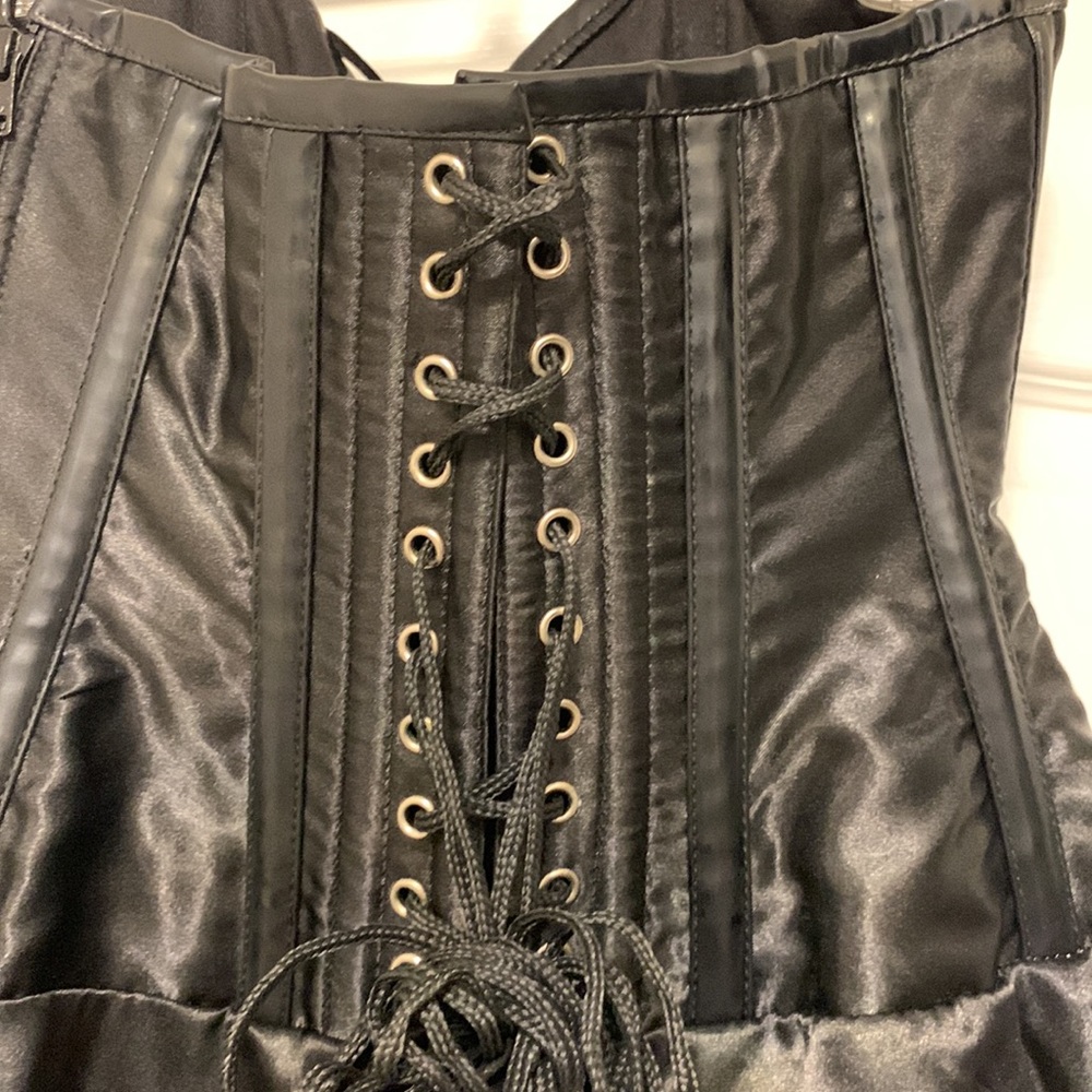 Like new, Medium beautiful black bustier dress to wear for costume parties - Picture 5 of 11